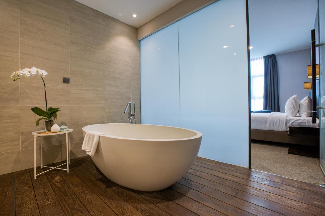 Mercure Living Путраджая Экстерьер фото Bathroom