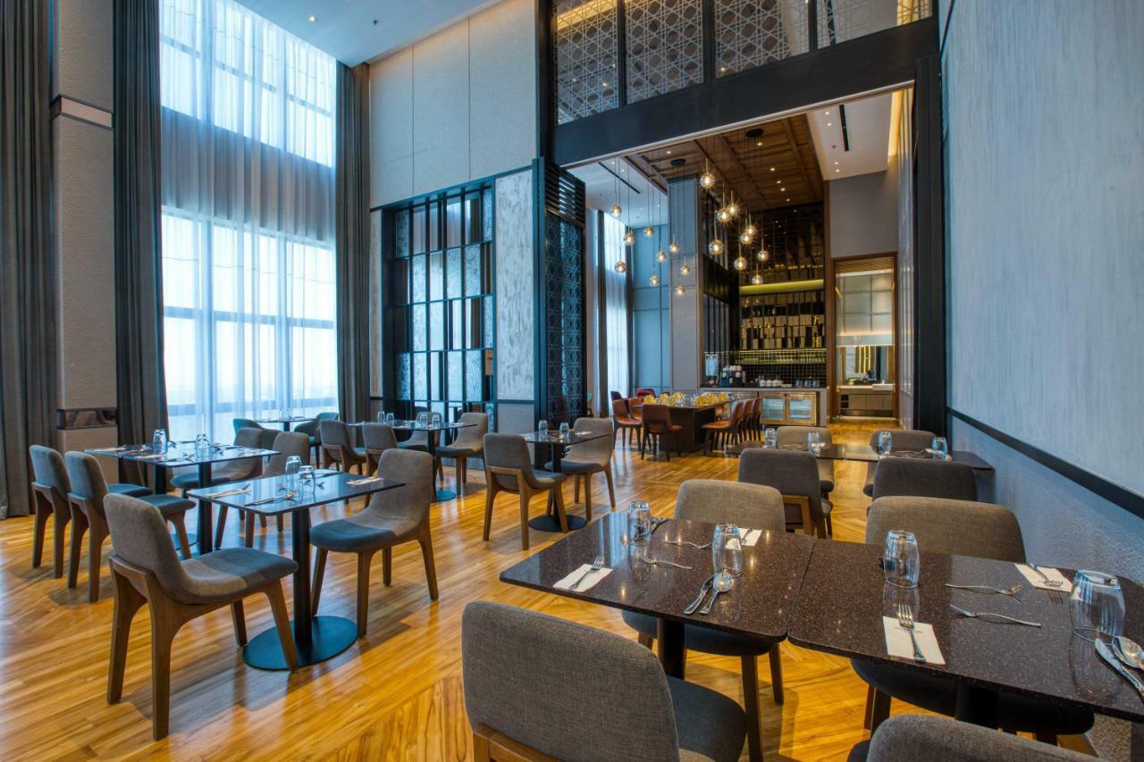 Mercure Living Путраджая Экстерьер фото The restaurant